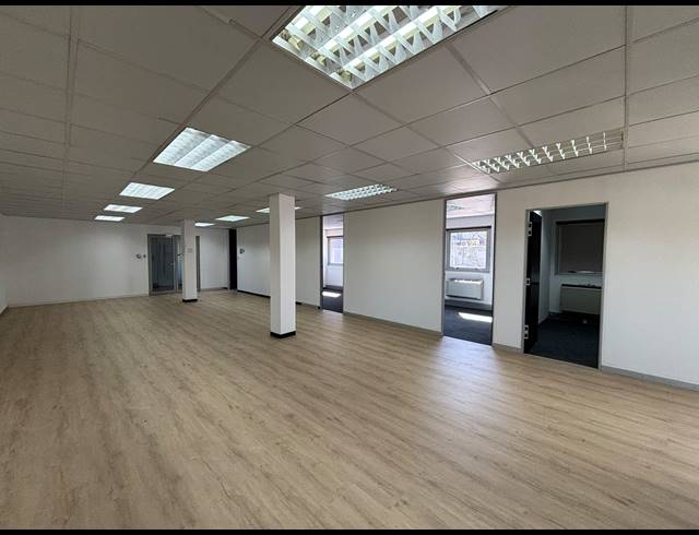 254M² OFFICE TO LET IN TYGER VALLEY